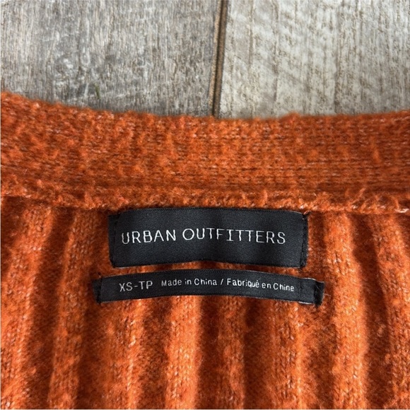 Urban Outfitters Size XS Burnt Orange Cropped Cardigan Sweater. - Picture 4 of 6
